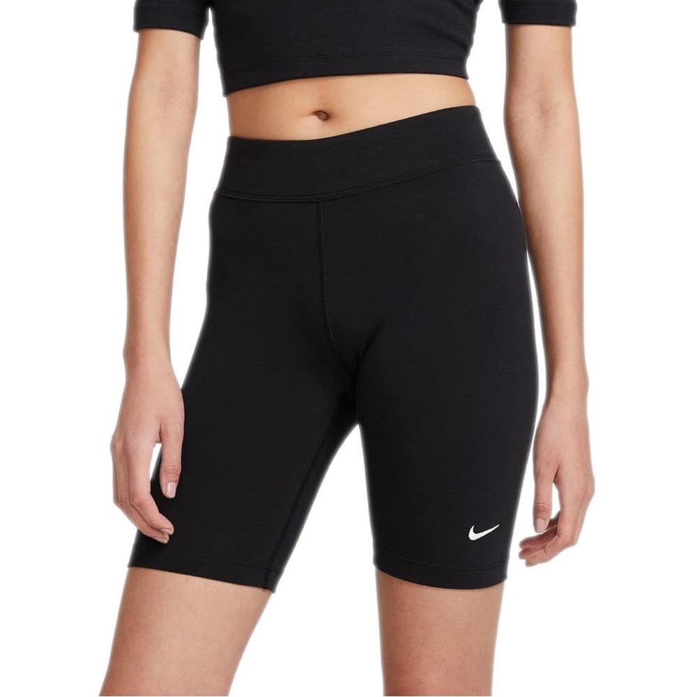 Nike Black High-Waisted Biker Shorts | Size Medium
